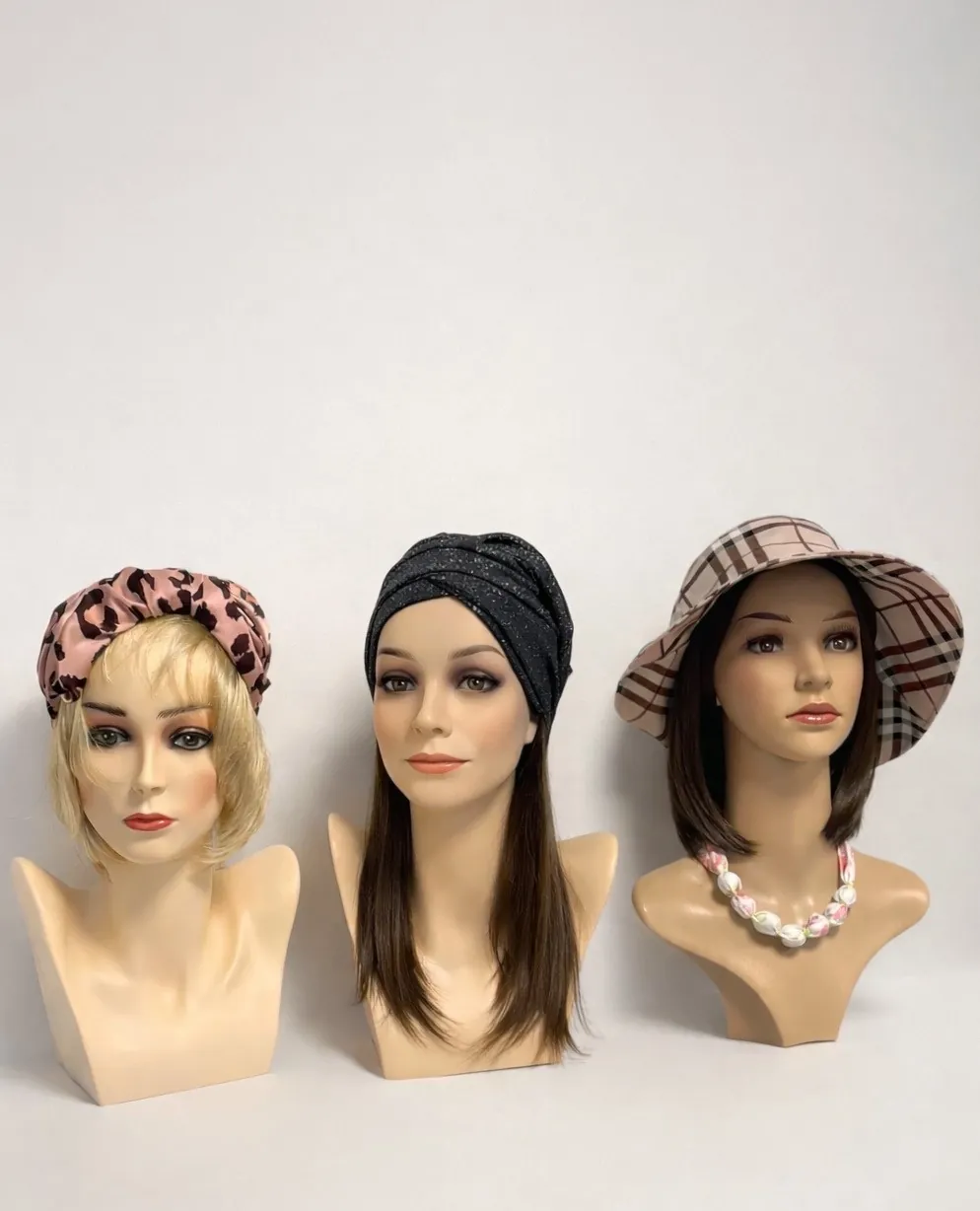 Prothèses capillaires partielles portées avec un béret, un turban et un chapeau