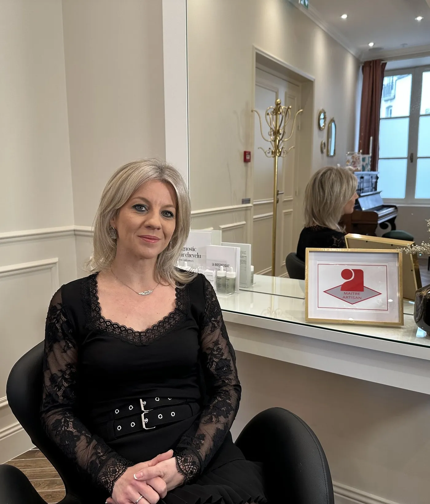 Virginie Labes, coiffeuse et prothésiste capillaire à Ancenis, à côté de son titre de Maître Artisan